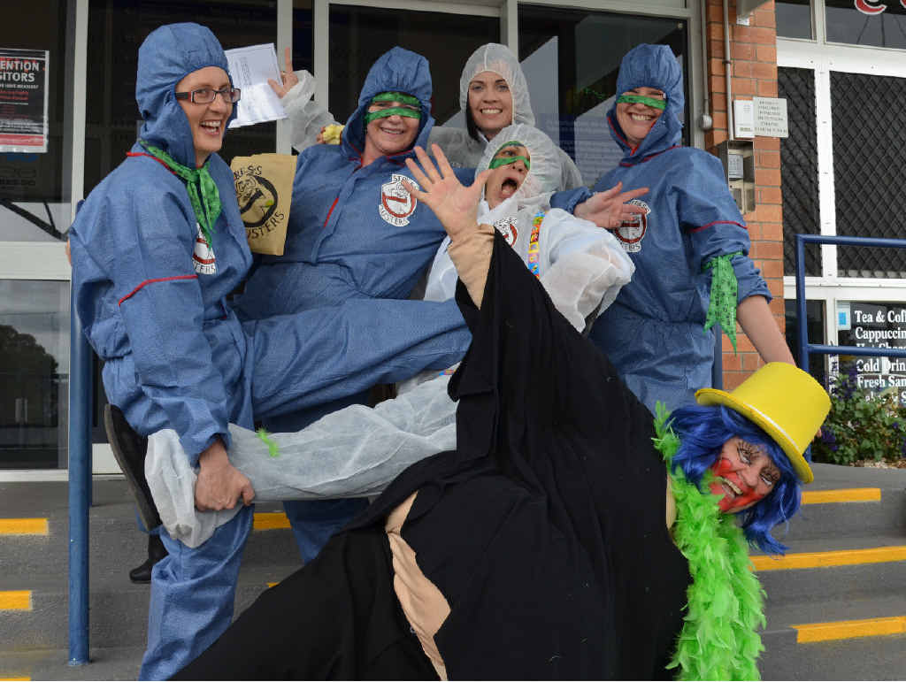 VIDEO: Stress busters take over Warwick workplaces